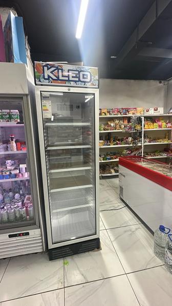 Продается витринный холодильник
