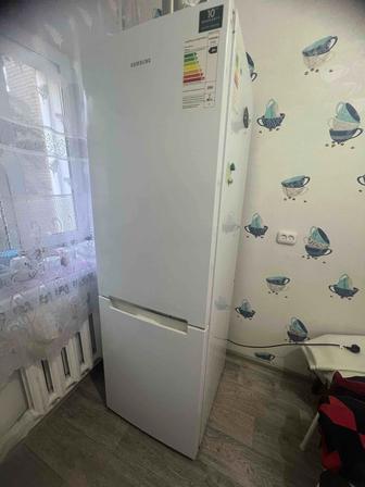 Продаю холодильник Samsung