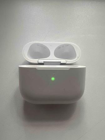 продам airpods 3 кейс/футляр