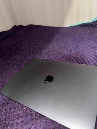 Apple MacBook