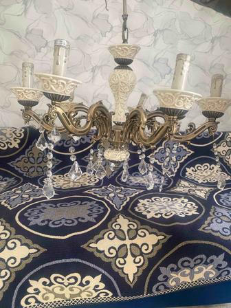 Продам люстру