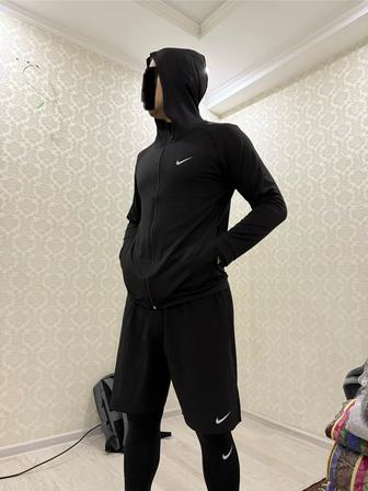 Продам спорт костюм