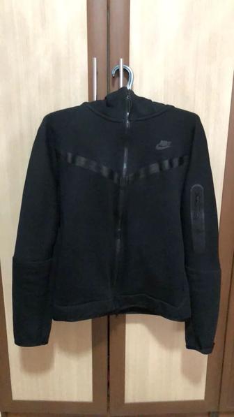 Продам кофту Nike teach fleece