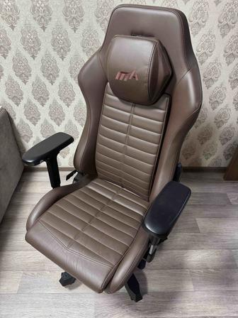 Игровое кресло DXRacer Master
