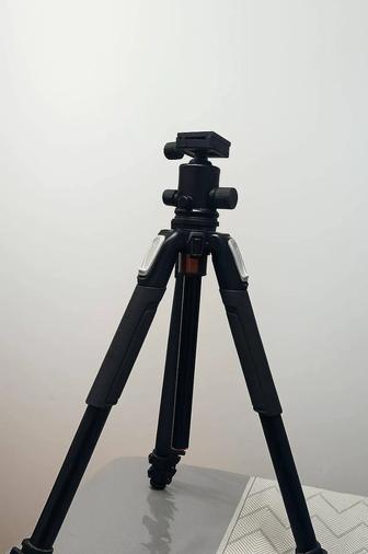 Продаю штатив Manfrotto 055XPRO3