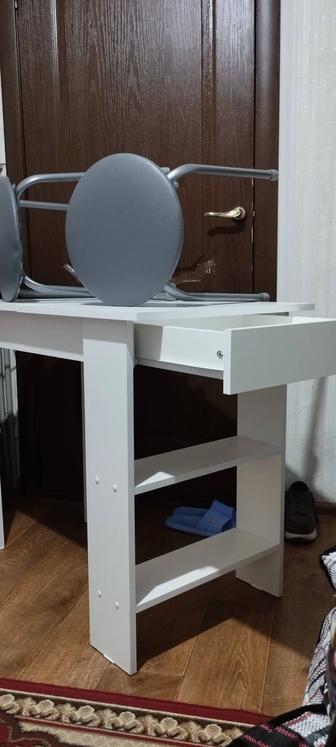 Продам стол со стульями, новый.