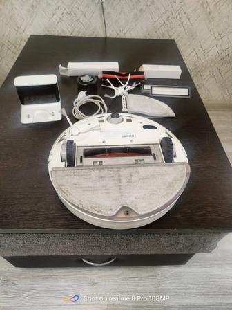 Продам робот пылесос на запчасти, в комплекте запасные запчасти.