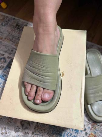 Продам женские сланцы