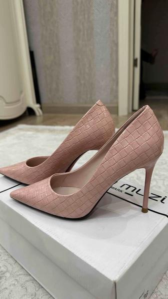 Туфли (лодочки) на шпильке (Турция), надевала 1 раз. Состояние новых