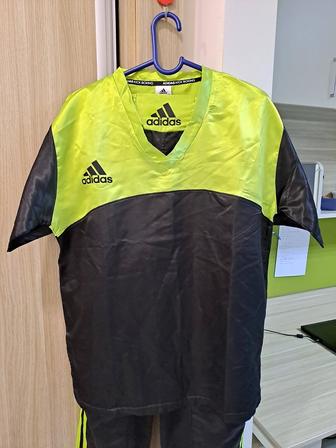 Униформа для кикбоксинга ADIDAS (штаны и V-neck футболка) и шорты