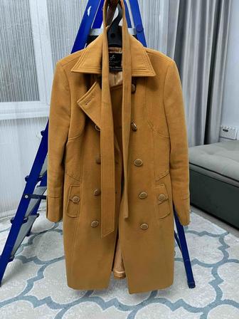 Горчичное пальто - как новое