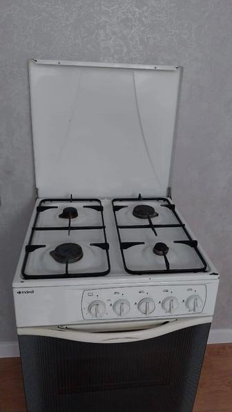 Продам газ плиту б/у (Индезит) в хорошем состояний.