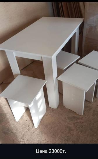 Мебель для кухни Стол и 4 табуретки
