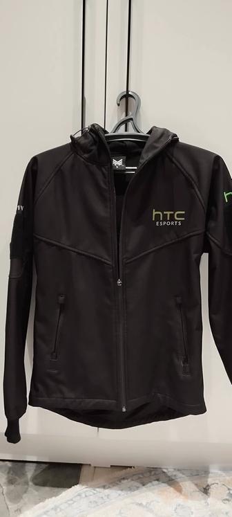 Продам фирменную куртку htc