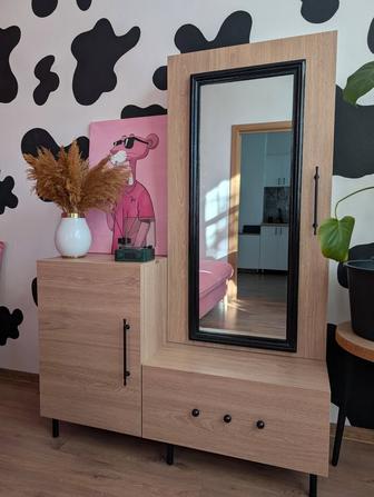 Продам комод с зеркалом.