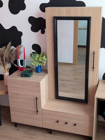 Продам комод с зеркалом.