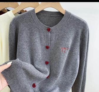 Свитер трикотаж