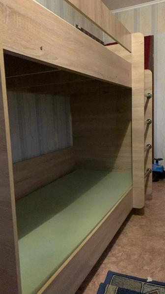 Продается 2ух ярусная кровать.35000 цена договорная