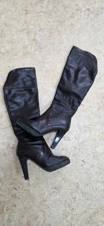 Продам кожанные сапоги