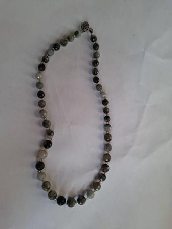 Бусы из натуральных камней