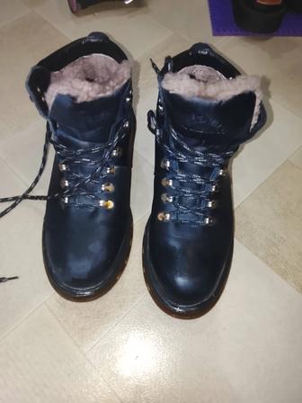 Продам зимние ботинки
