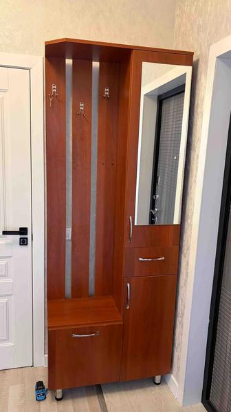 Продается б/у шкаф в прихожую, ширина 80см 
Высота 210см