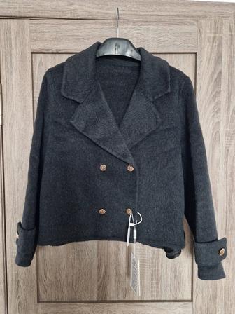 Пальто продам состав 100%шерсть