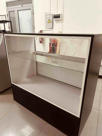 Продам Витринная холодильная (стеклянная) для десертов