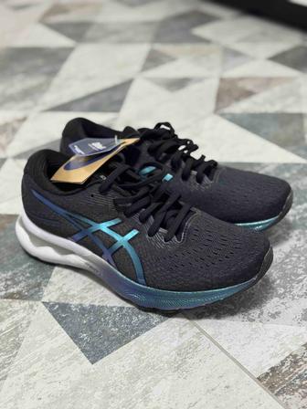 Продам кроссовки asics