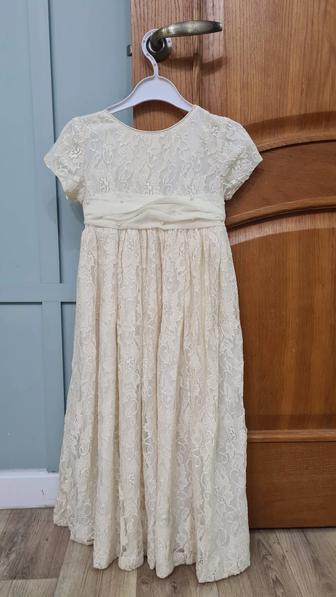 Платье нарядное для девочек в хорошем состоянии 122-128см. 7 лет