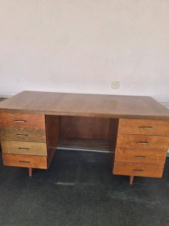 Продам столы с ящиками