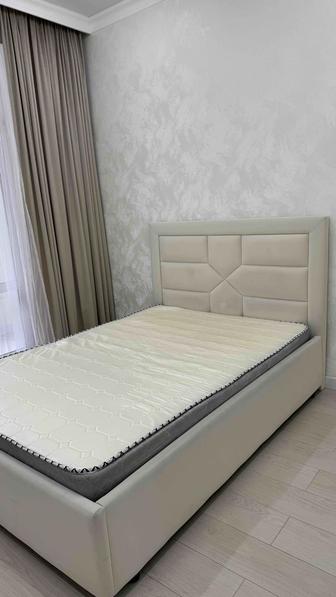 Продается кровать с матрасем 140х200
