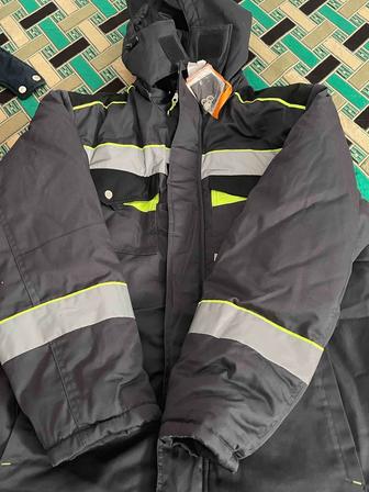 Спец одежда,зимние куртки,перчатки зимние,комбинезоны,очки,плащ ,каски и др