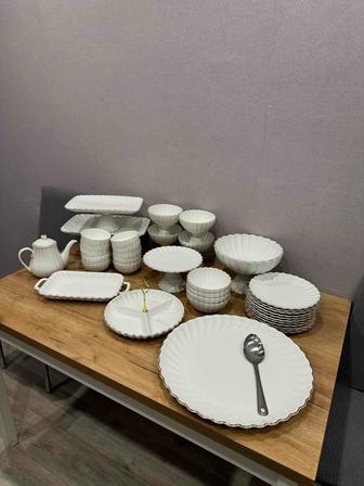 Продам набор посуды, в подарок раннер и салфетки