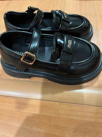 Продам туфли школьные