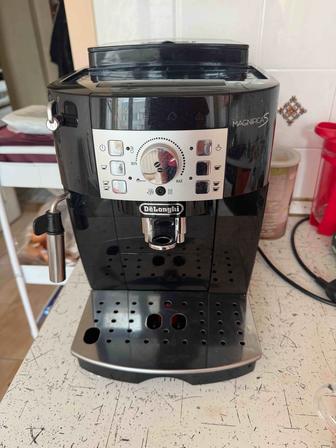 Продам кофемашину DELONGHI