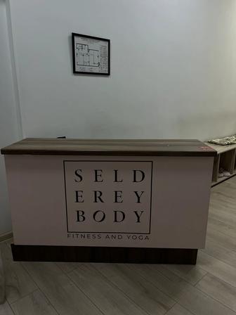 Стойка ресепшн