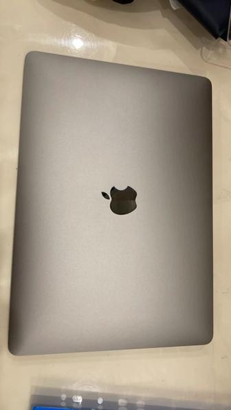 MacBook Air 13 M1 8 ГБ RAM / 256 ГБ аккумулятора 94%