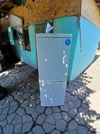 Продам холодильник LG 150 см