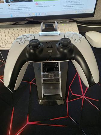 Sony PS5 DualSense белый вместе с подставкой