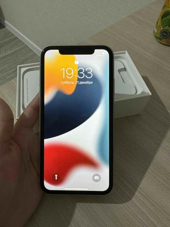 белый iPhone 11