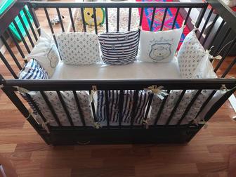 Детская кровать б/у с маятником,выдвижной полкой