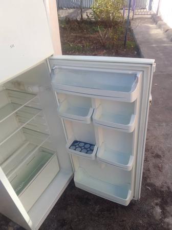 Продам холодильник и Газ плиту б/у в рабочень состоянии для квартирантов на