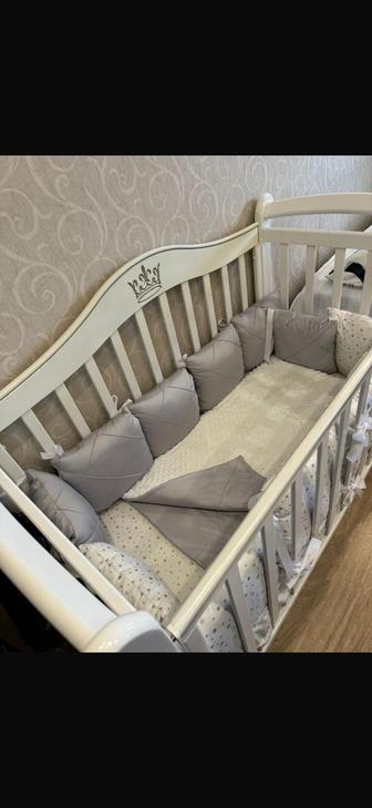 кроватка детская новая с маятником