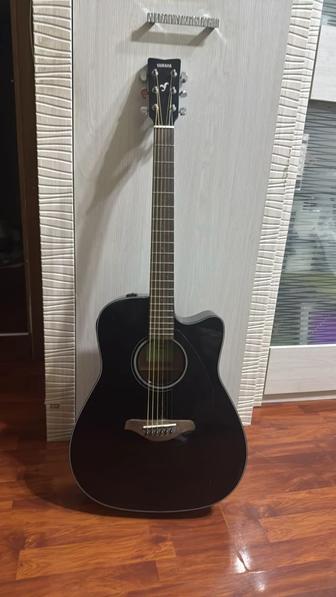 Электро-акустическая гитара Yamaha FGX800C