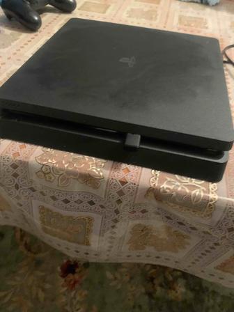 Продам PlayStation 4 slim