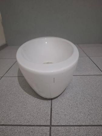 Раковина накладная керамическая