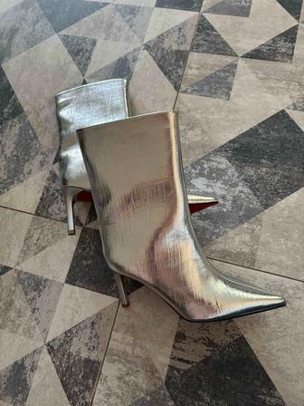 Продам новые сапожки