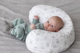 Подушка для кормления малыша удобная и мягкая