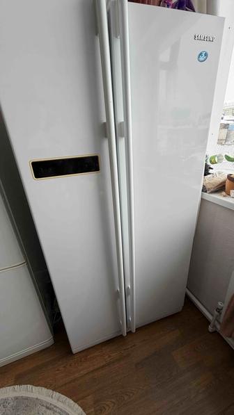 Холодильник Samsung